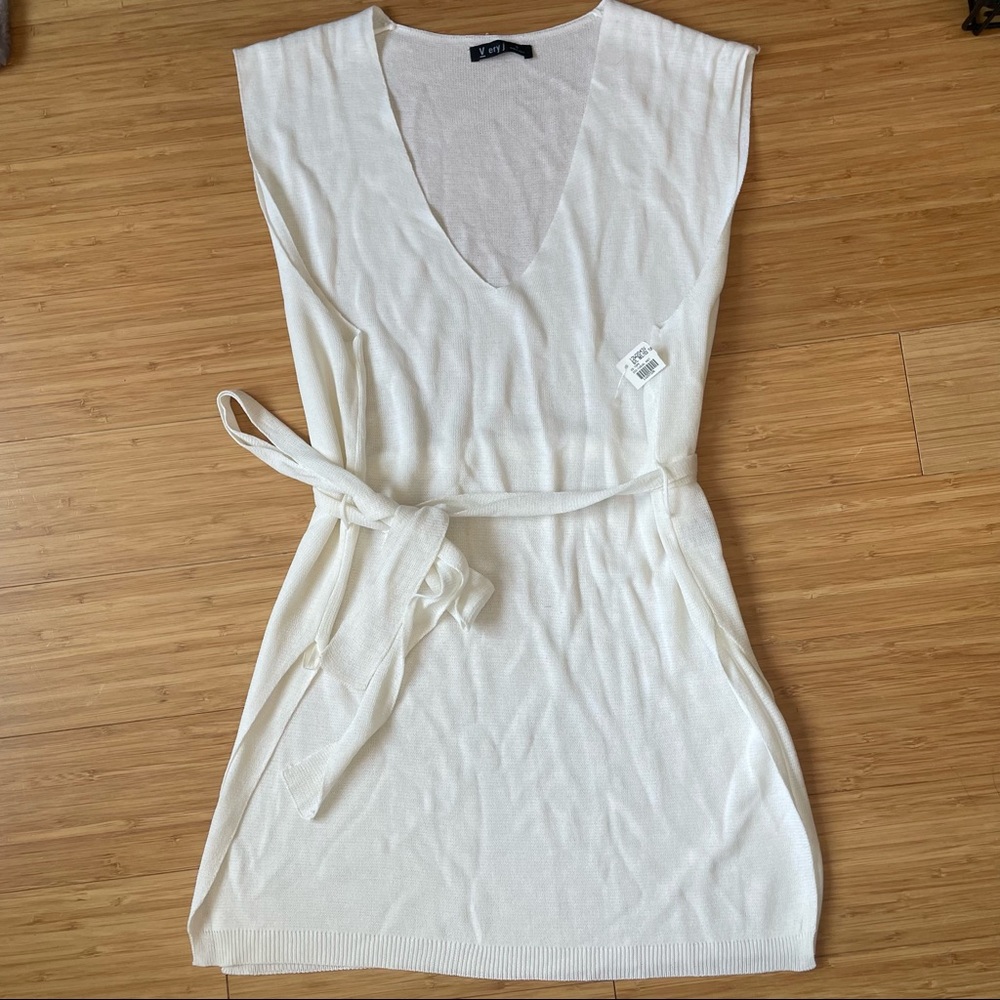 White V Neck Sleeveless Sweater Vest Tunic w Belt, size S new with tags